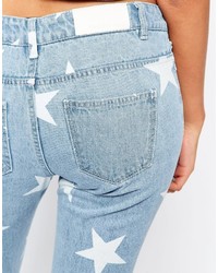 hellblaue Jeans mit Destroyed-Effekten