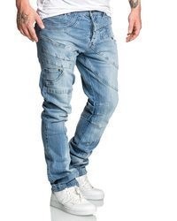 hellblaue Jeans mit Destroyed-Effekten von REPUBLIX
