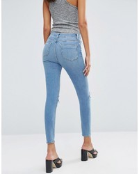 hellblaue Jeans mit Destroyed-Effekten von Asos