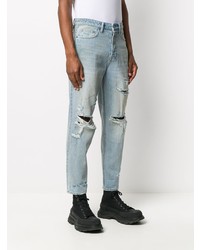 hellblaue Jeans mit Destroyed-Effekten von Ksubi