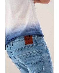 hellblaue Jeans mit Destroyed-Effekten von SALSA