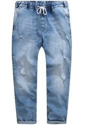 hellblaue Jeans mit Destroyed-Effekten von STHUGE
