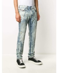 hellblaue Jeans mit Destroyed-Effekten von Diesel