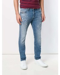 hellblaue Jeans mit Destroyed-Effekten von Diesel