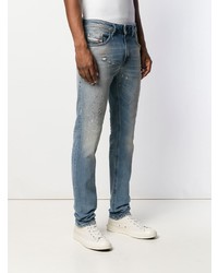 hellblaue Jeans mit Destroyed-Effekten von Diesel