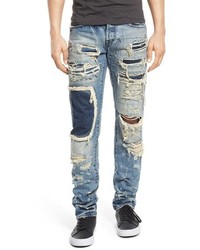 hellblaue Jeans mit Flicken