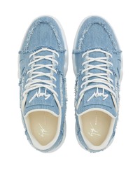 hellblaue Jeans niedrige Sneakers von Giuseppe Zanotti