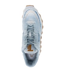 hellblaue Jeans niedrige Sneakers von Tod's