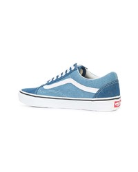 hellblaue Jeans niedrige Sneakers von Vans