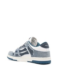 hellblaue Jeans niedrige Sneakers von Amiri