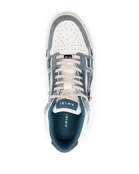 hellblaue Jeans niedrige Sneakers von Amiri