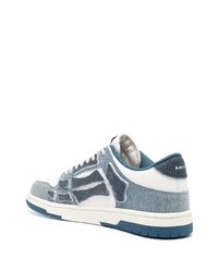 hellblaue Jeans niedrige Sneakers von Amiri