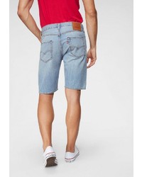 hellblaue Jeansshorts mit Destroyed-Effekten von Levi's