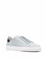 hellblaue Leder niedrige Sneakers von Axel Arigato