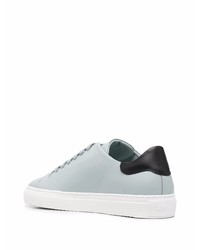 hellblaue Leder niedrige Sneakers von Axel Arigato