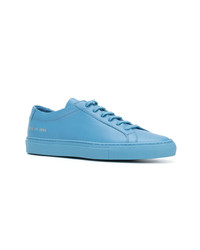 hellblaue Leder niedrige Sneakers von Common Projects