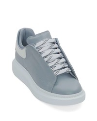 hellblaue Leder niedrige Sneakers von Alexander McQueen