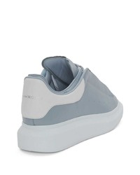 hellblaue Leder niedrige Sneakers von Alexander McQueen