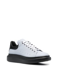 hellblaue Leder niedrige Sneakers von Alexander McQueen