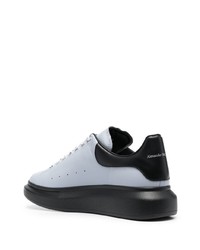 hellblaue Leder niedrige Sneakers von Alexander McQueen