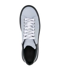 hellblaue Leder niedrige Sneakers von Alexander McQueen