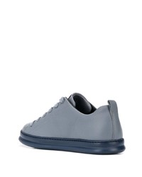 hellblaue Leder niedrige Sneakers von Camper