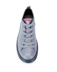 hellblaue Leder niedrige Sneakers von Camper