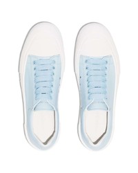 hellblaue Leder niedrige Sneakers von Alexander McQueen