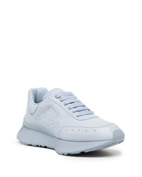 hellblaue Leder Sportschuhe von Alexander McQueen