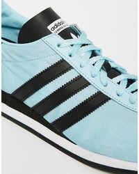 hellblaue Leder Turnschuhe von adidas