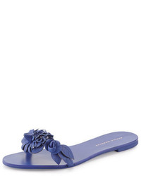 hellblaue Ledersandalen mit Blumenmuster