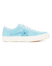 hellblaue niedrige Sneakers mit Blumenmuster von Converse