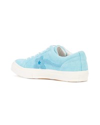 hellblaue niedrige Sneakers mit Blumenmuster von Converse