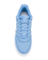 hellblaue niedrige Sneakers von Nike