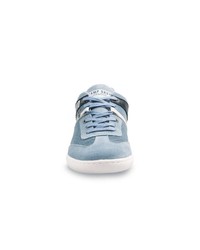 hellblaue niedrige Sneakers von Camp David