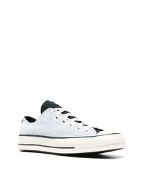 hellblaue niedrige Sneakers von Converse