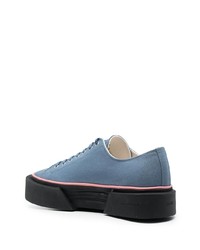 hellblaue niedrige Sneakers von Oamc