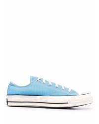 hellblaue niedrige Sneakers von Converse