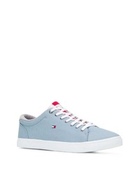 hellblaue niedrige Sneakers von Tommy Hilfiger