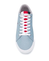 hellblaue niedrige Sneakers von Tommy Hilfiger