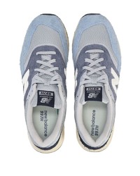 hellblaue niedrige Sneakers von New Balance