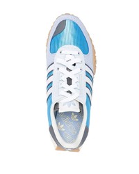 hellblaue niedrige Sneakers von adidas