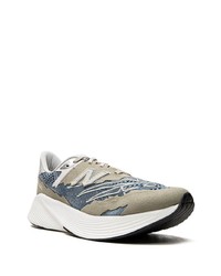 hellblaue niedrige Sneakers von New Balance