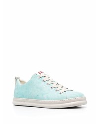 hellblaue niedrige Sneakers von Camper