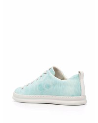 hellblaue niedrige Sneakers von Camper