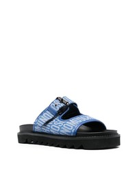 hellblaue Sandalen von Moschino