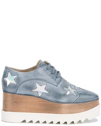 hellblaue Schuhe mit Sternenmuster von Stella McCartney