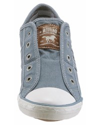 hellblaue Slip-On Sneakers aus Segeltuch von Mustang Shoes