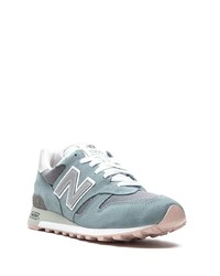 hellblaue Sportschuhe von New Balance