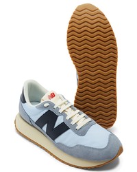 hellblaue Sportschuhe von New Balance